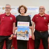 Héctor Fernández y José Ignacio Merino escoltan a la concejala Mayte Martínez.