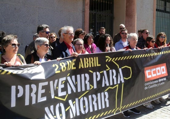 Miembros de los sindicatos segovianos presentan los actos de reivindicación por el Día del Trabajo.