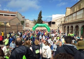 Participantes en la IV Marcha Contra el Cáncer de Olmedo.