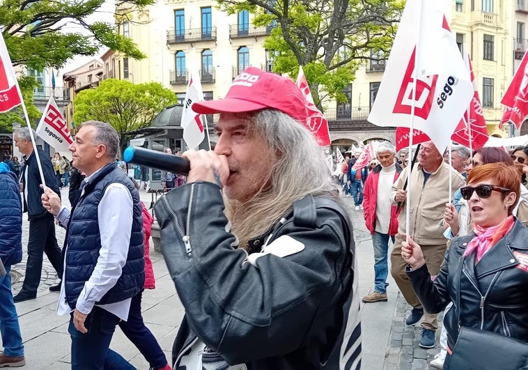 El secretario de Educación de CC OO en Segovia, Óscar Sancho, durante la manifestación.