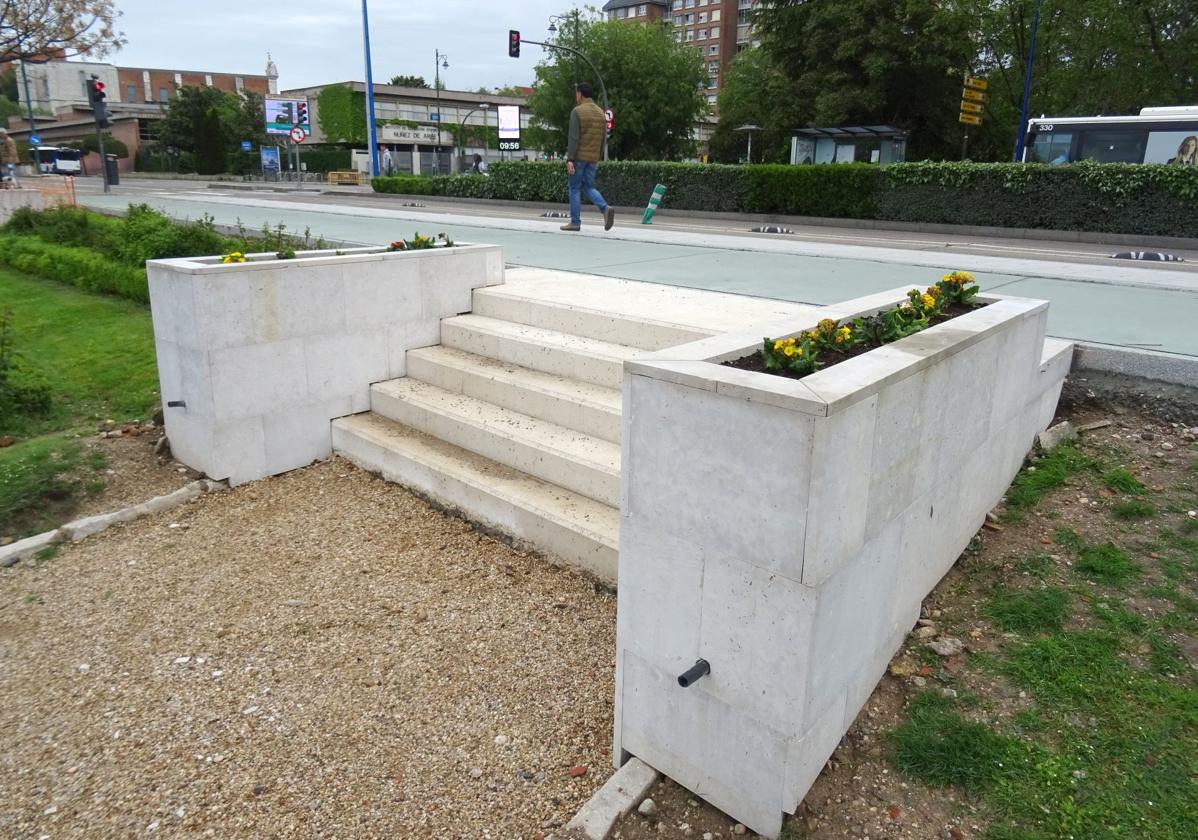 La Rosaleda mejora su accesibilidad y recupera sus cinco accesos peatonales