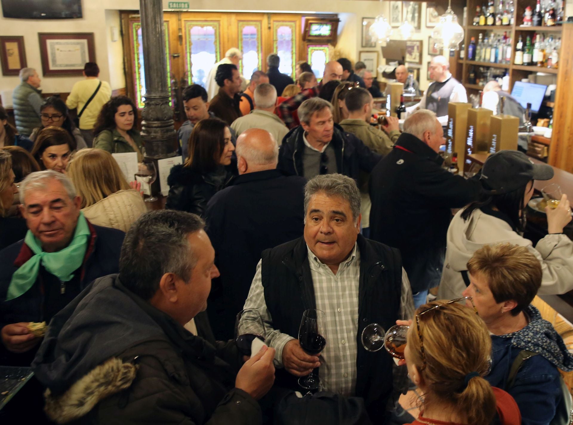 Fotos: Segovia recibe a miles de turistas el primer día del puente