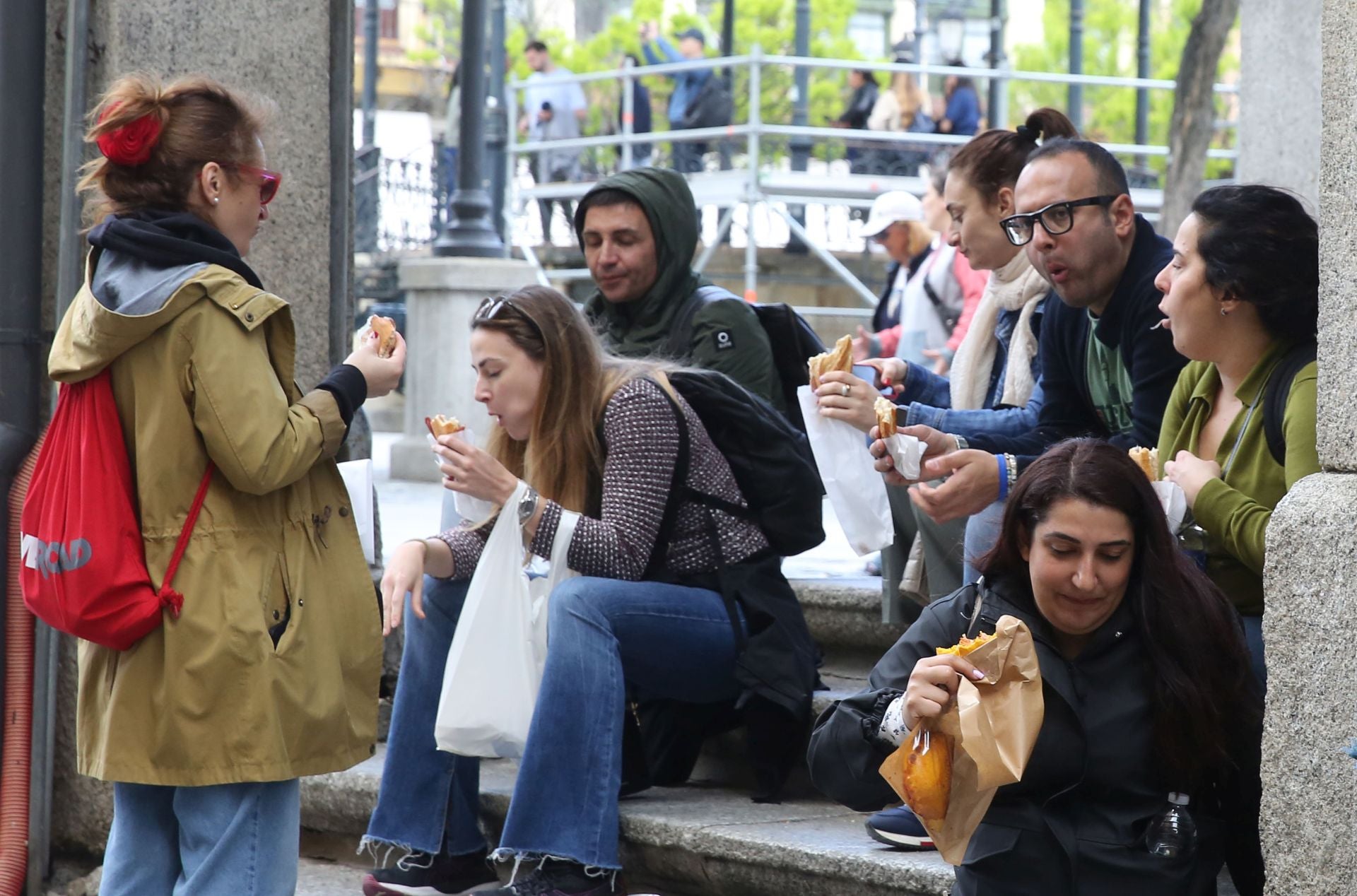 Fotos: Segovia recibe a miles de turistas el primer día del puente