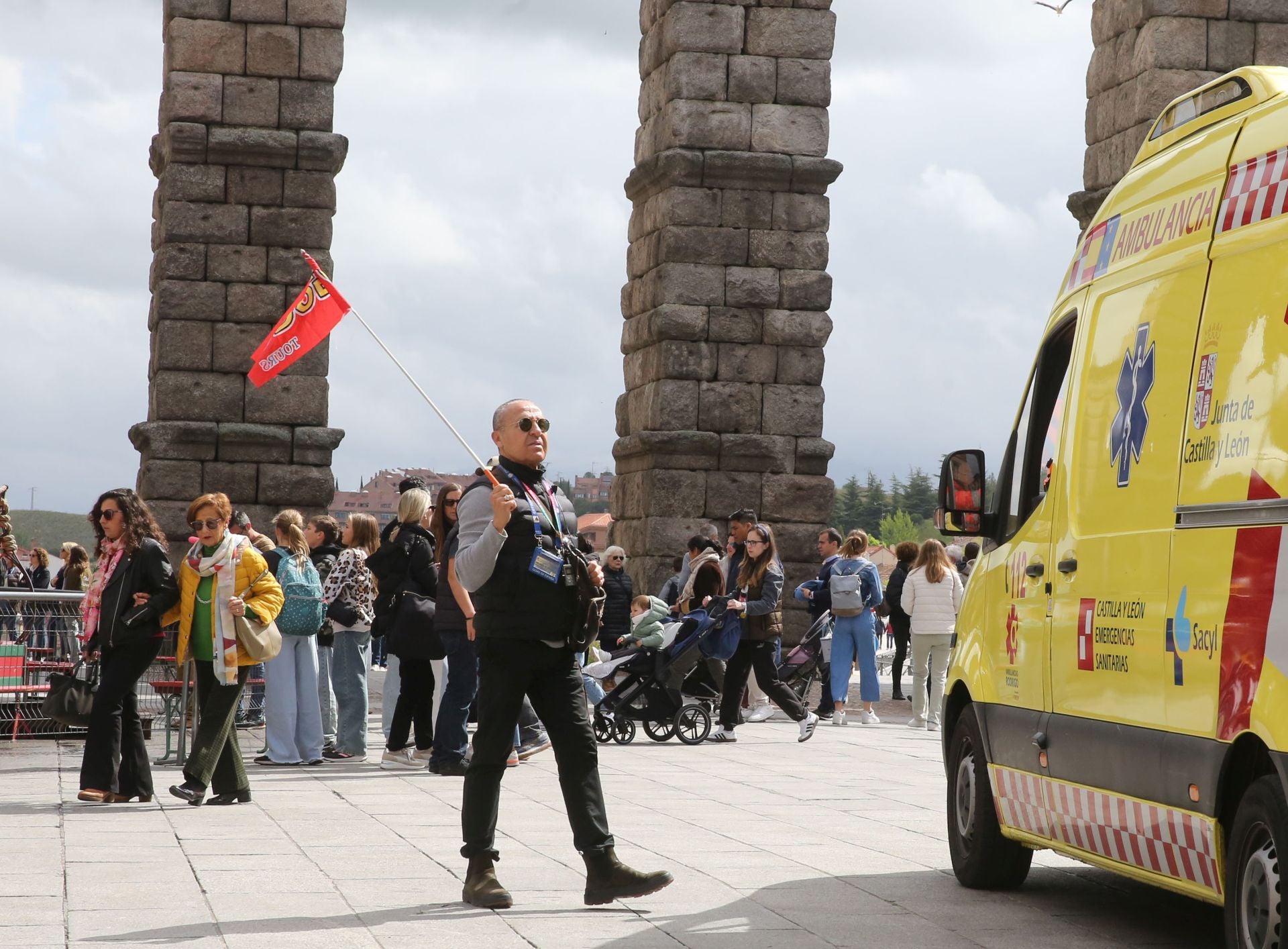 Fotos: Segovia recibe a miles de turistas el primer día del puente