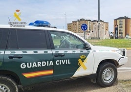Circula drogado y sin carné, elude un control y es detenido tras una persecución