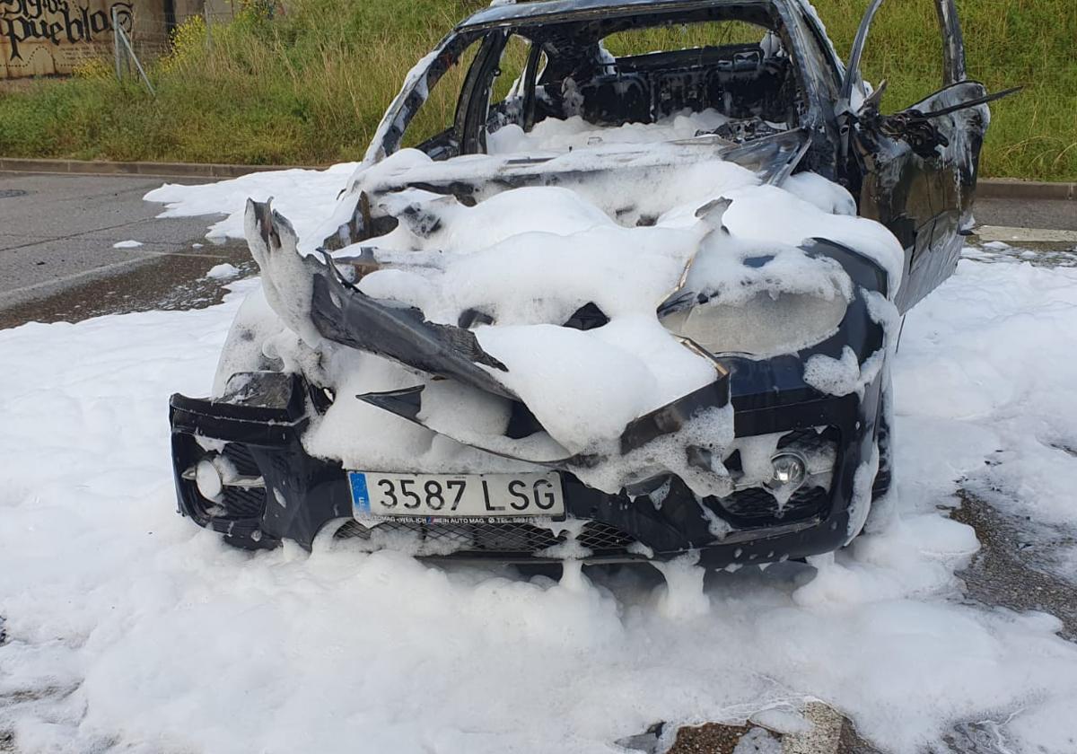 Investigan tres robos de BMW en la misma noche que quemaron uno en Arroyo