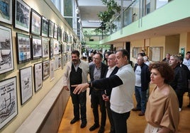 Inauguración de la 'exposición 'El soterramiento, un proyecto de ciudad', este viernes en el centro cívico Zona Este.