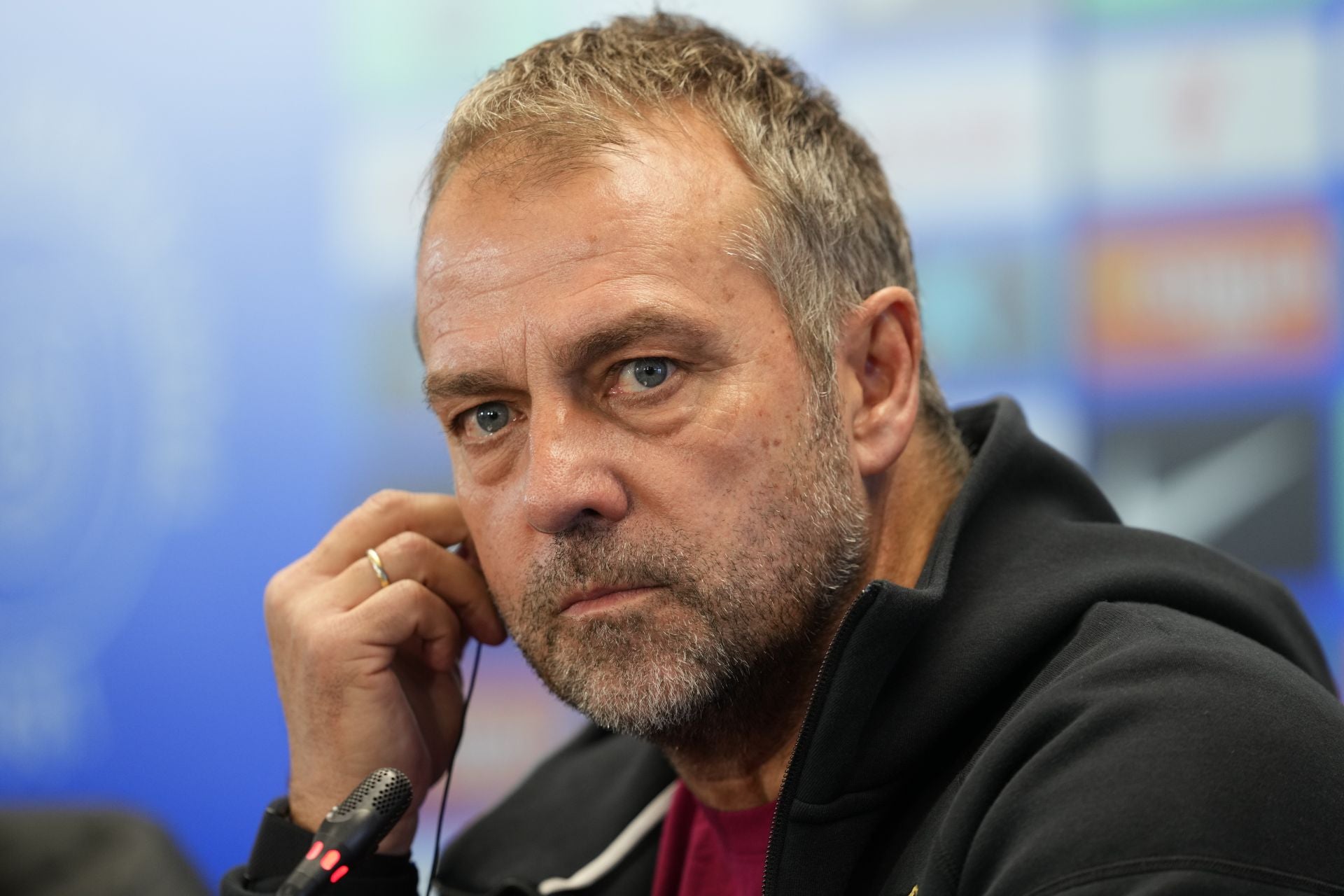 Flick: «Habrá rotaciones en Valladolid, pero viajan todos los jugadores. Necesitamos su energía»