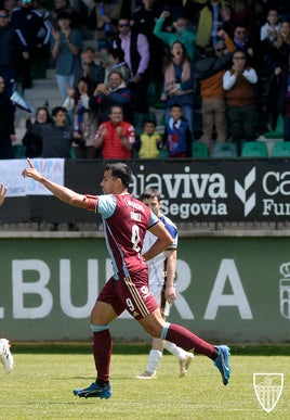 Diego Gómez celebra el gol ante el Barakaldo.