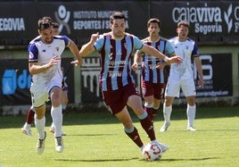 Berlanga conduce el balón durante el partido del pasado domingo.