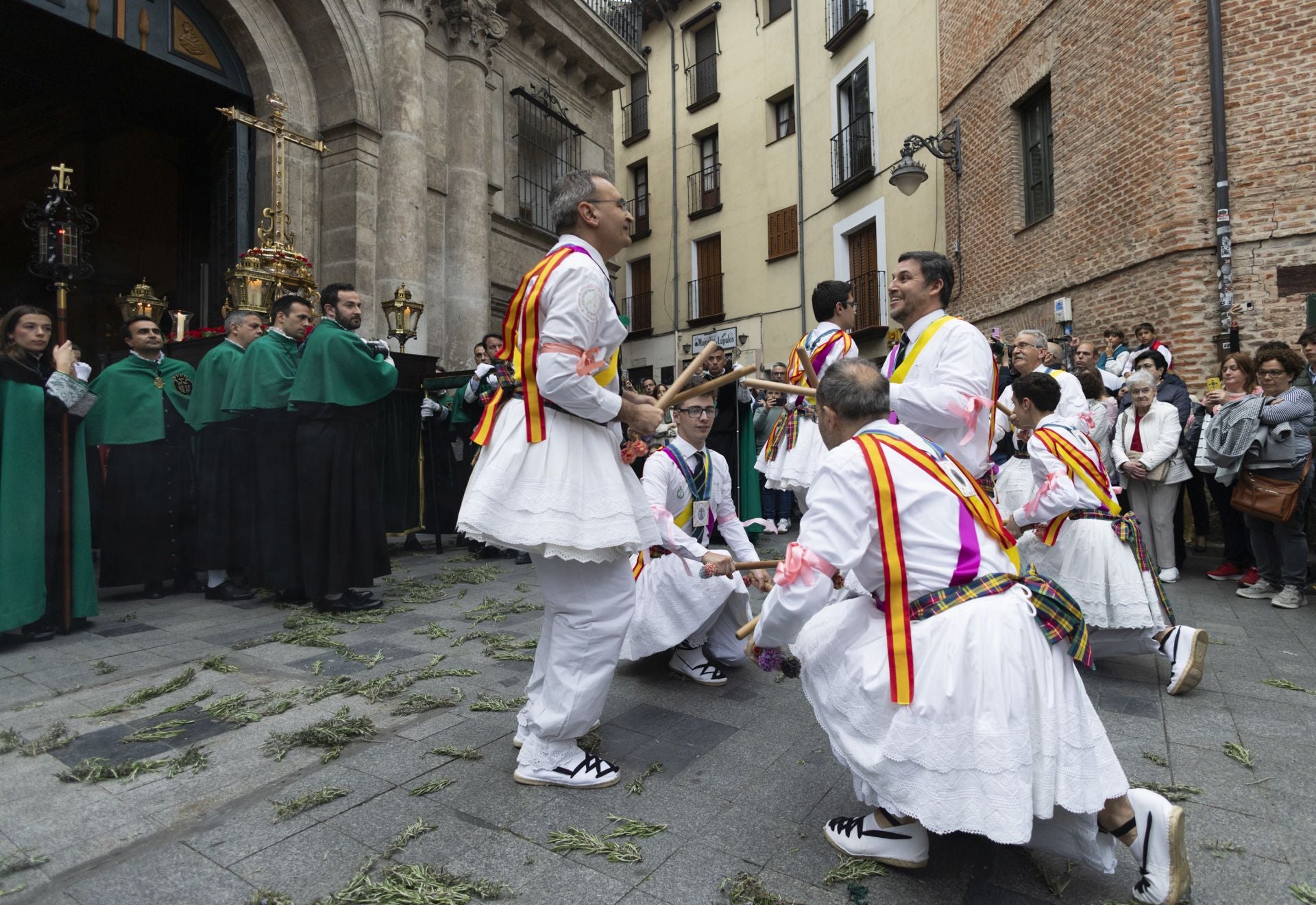 La procesión de la Cruz de Mayo, en imágenes