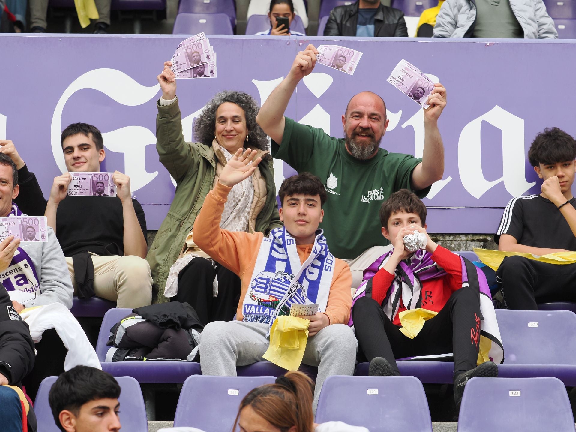 Búscate en la grada del Real Valladolid - FC Barcelona (2/5)