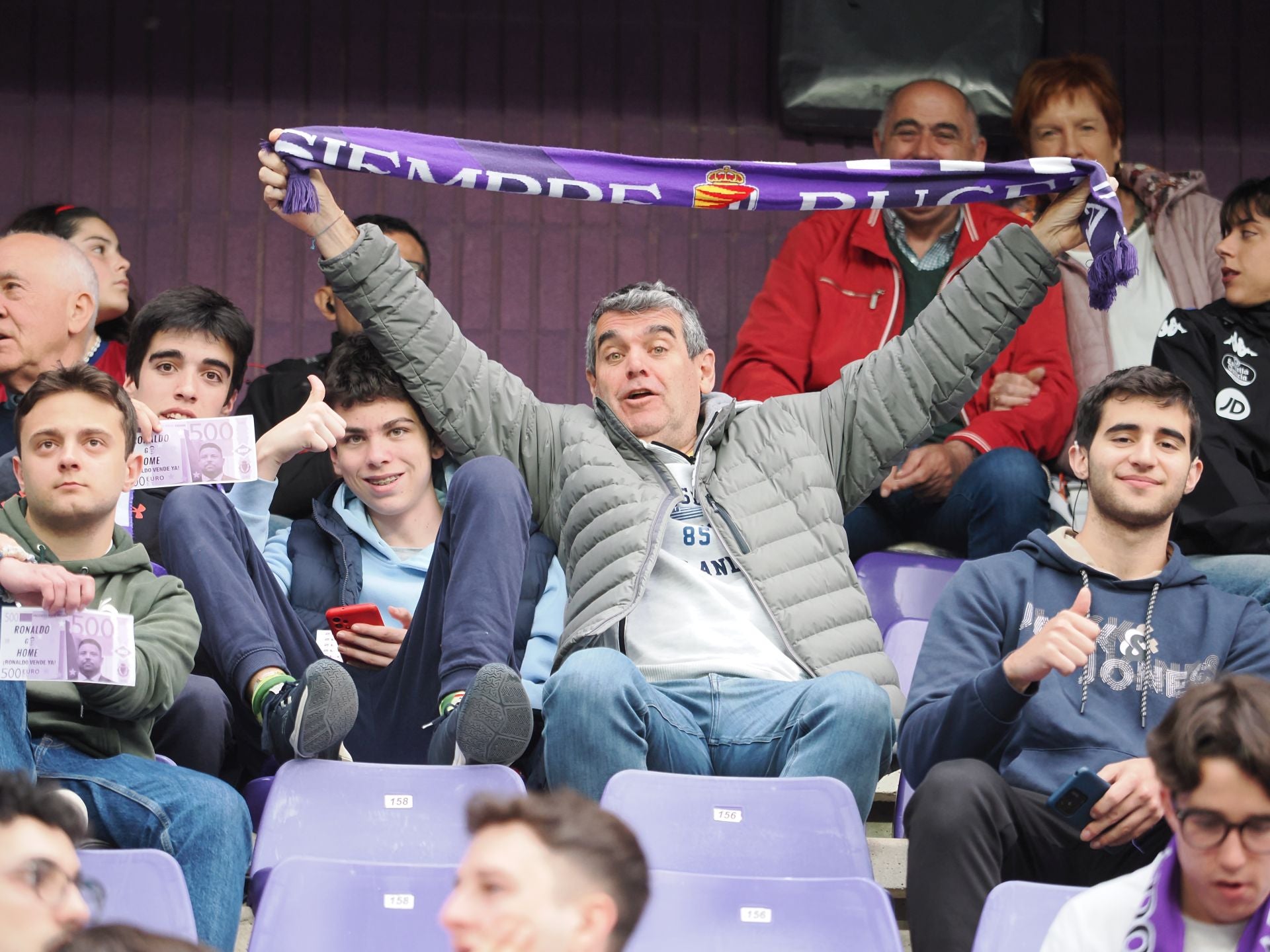 Búscate en la grada del Real Valladolid - FC Barcelona (3/5)