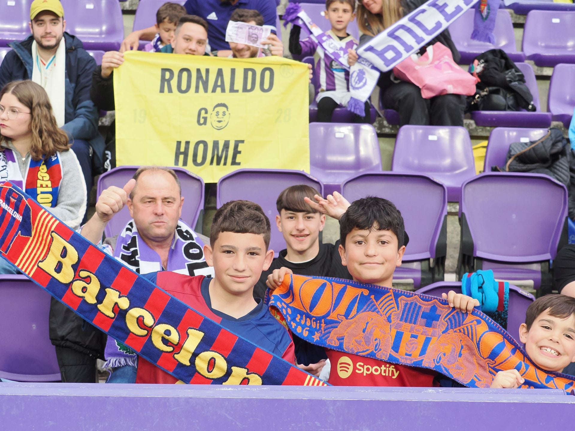 Búscate en la grada del Real Valladolid - FC Barcelona (3/5)