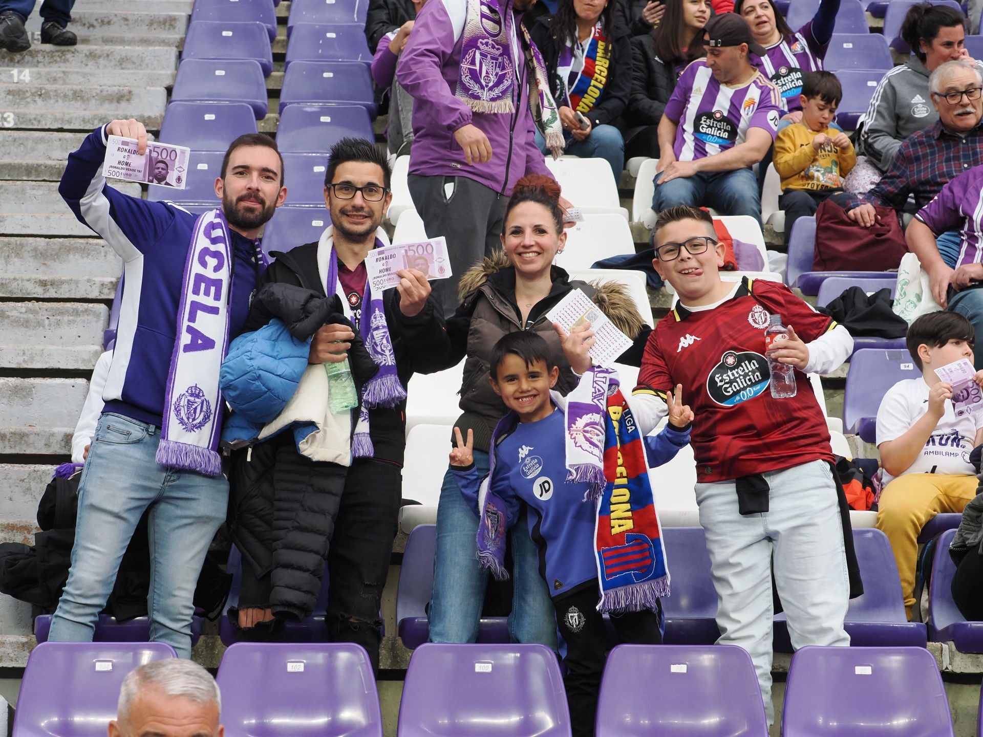 Búscate en la grada del Real Valladolid - FC Barcelona (3/5)