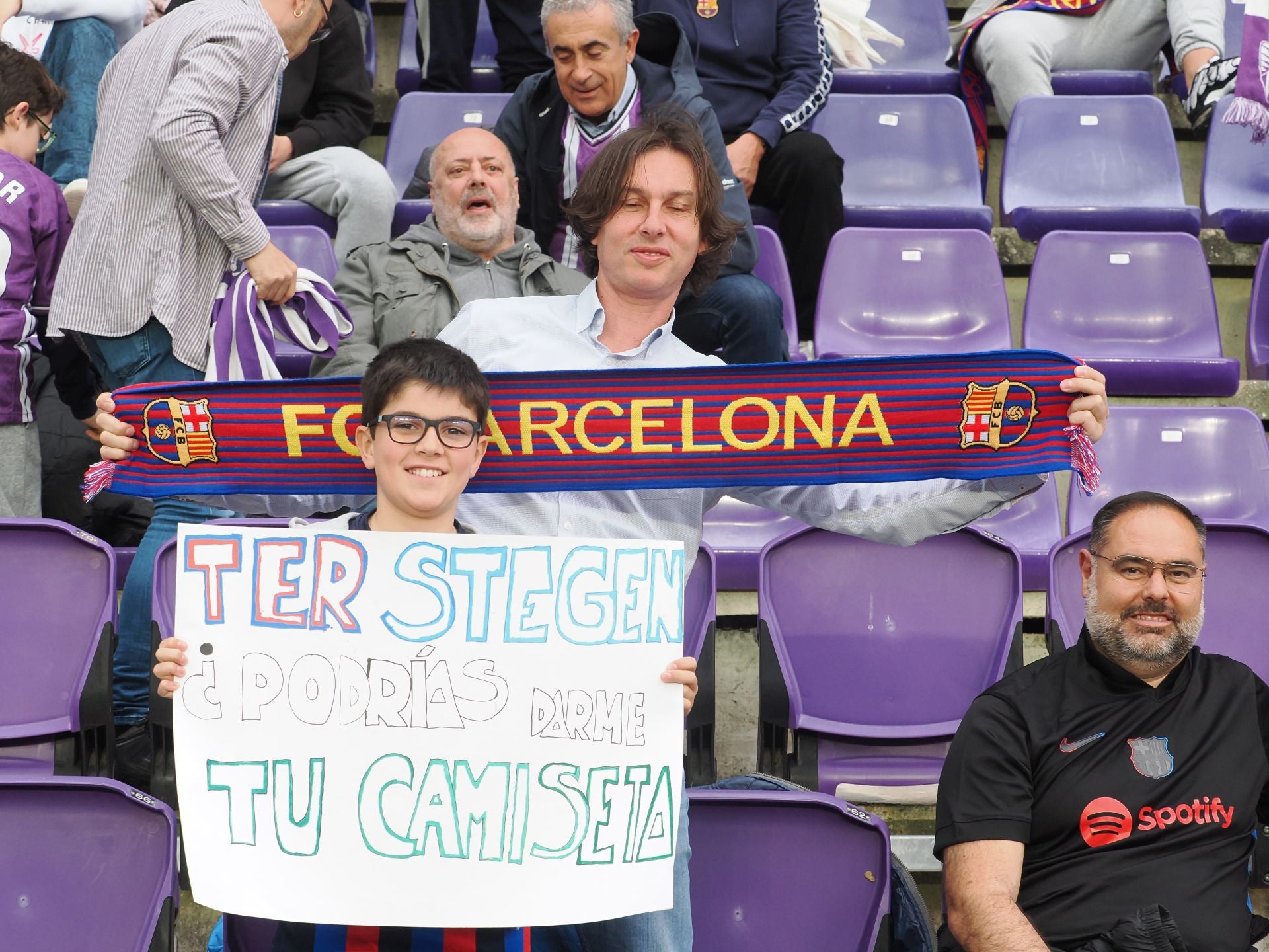 Búscate en la grada del Real Valladolid - FC Barcelona (4/5)