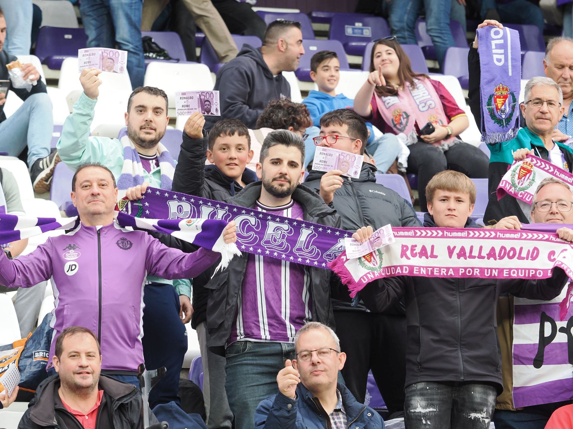 Búscate en la grada del Real Valladolid - FC Barcelona (4/5)
