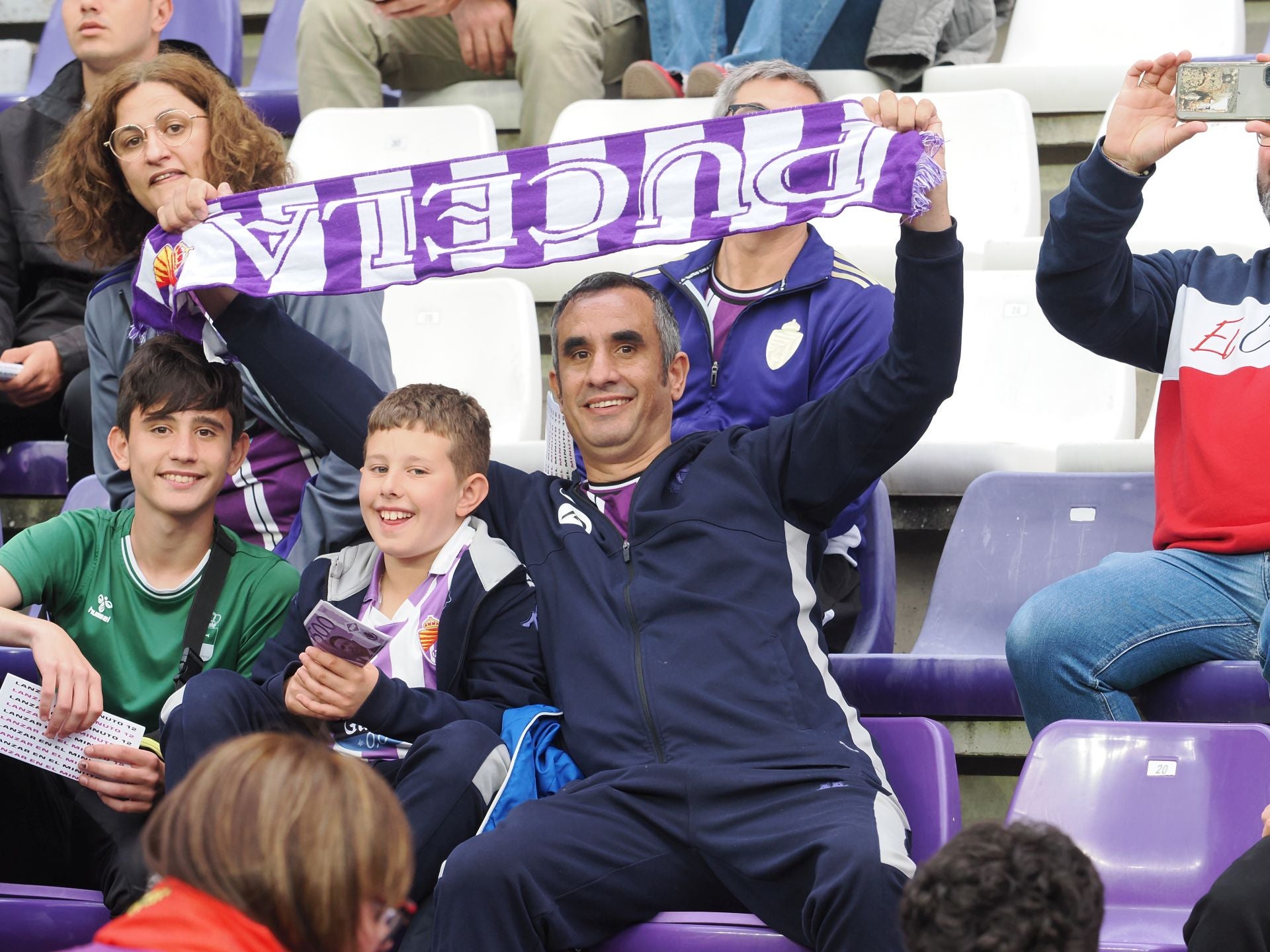 Búscate en la grada del Real Valladolid - FC Barcelona (4/5)