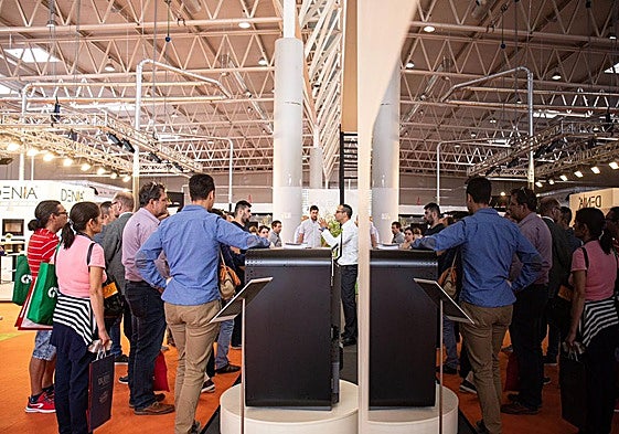 Expositores en una edición anterior de Expobiomasa.