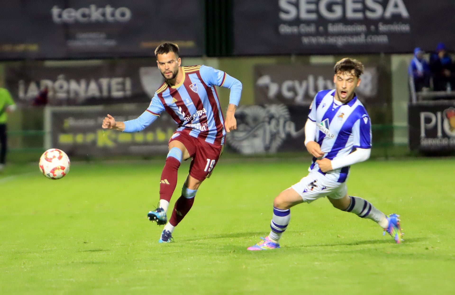 Fotos del empate entre la Segoviana y la Real Sociedad B