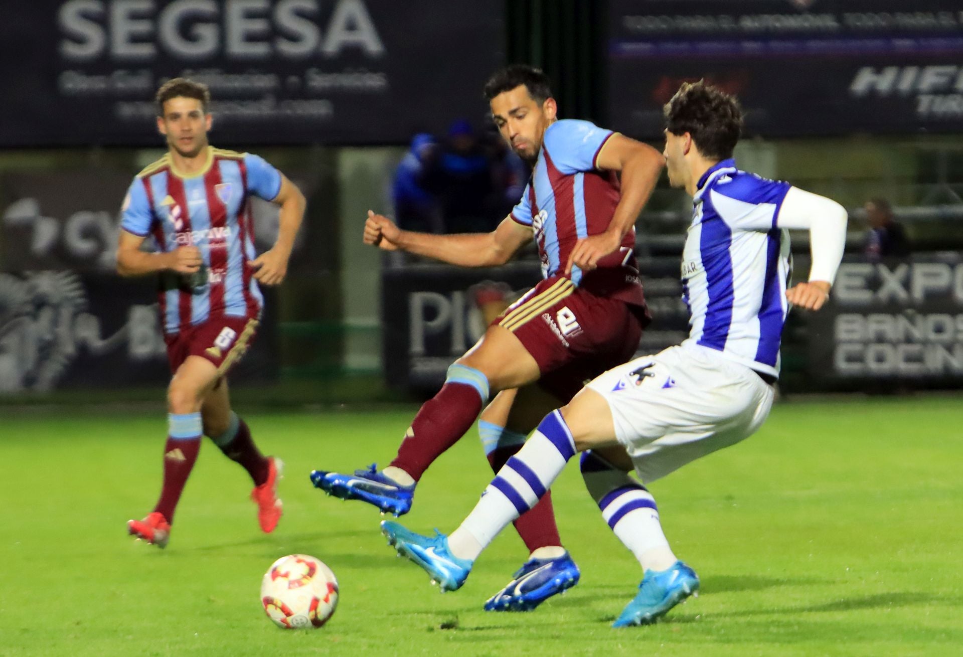Fotos del empate entre la Segoviana y la Real Sociedad B