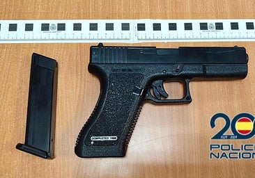 Detenido por quitar la copa a un joven y golpearle con una pistola en la cabeza en la zona de Coca