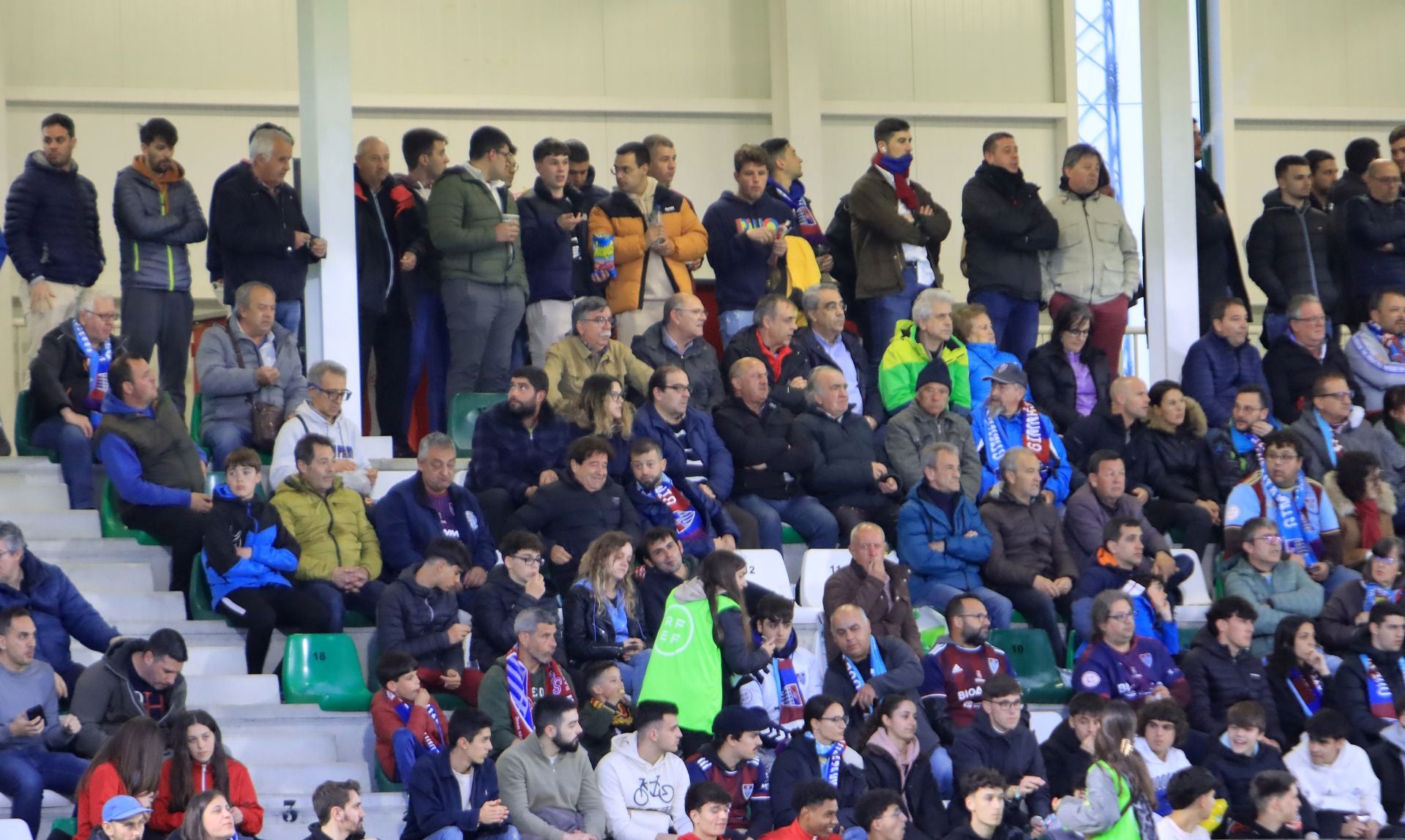 Búscate en las gradas de La Albuera en el Segoviana vs Real Sociedad B