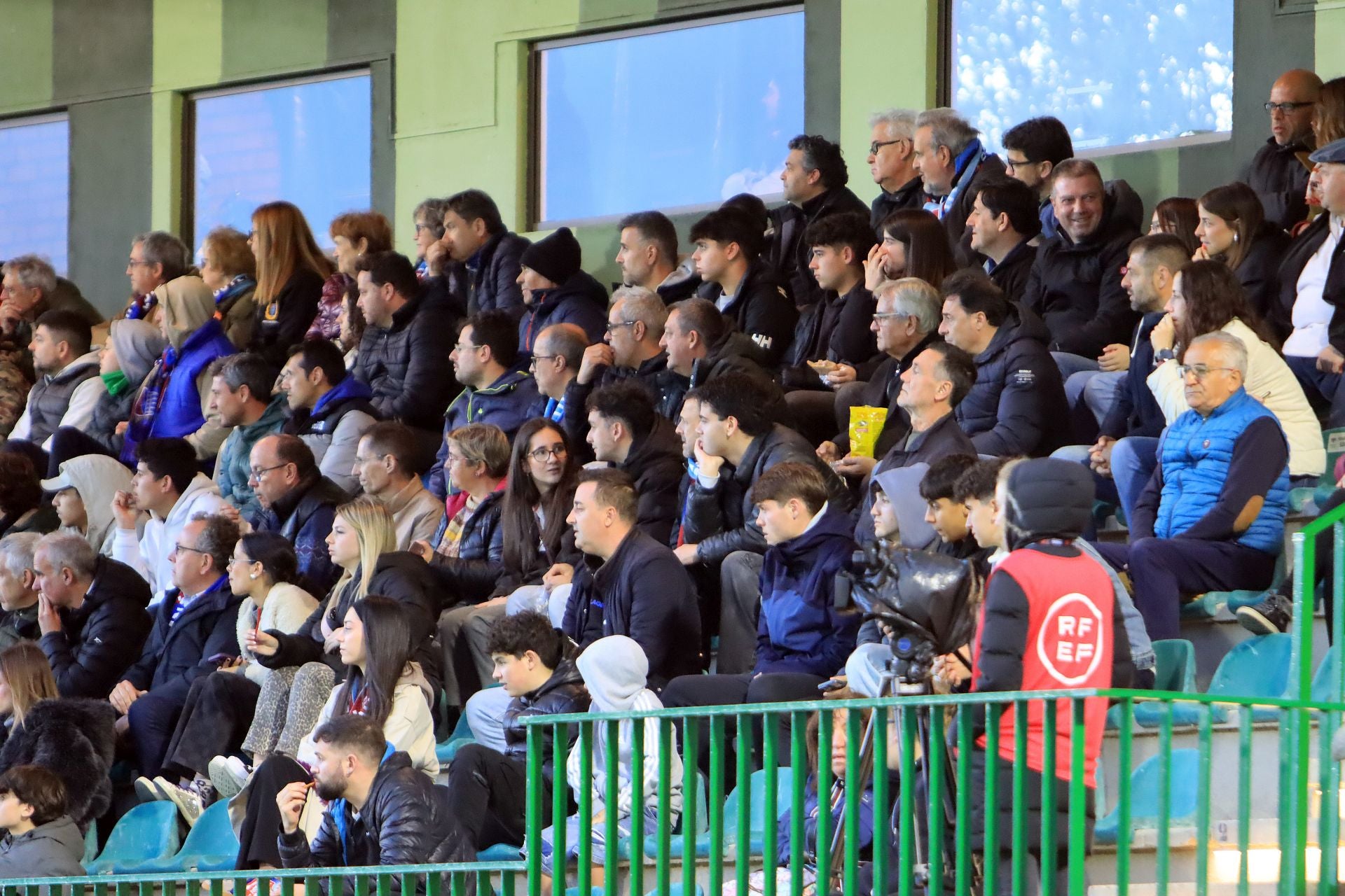 Búscate en las gradas de La Albuera en el Segoviana vs Real Sociedad B