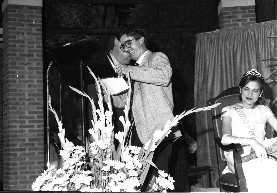 El periodista de El Norte José I. Foces lee el pregón de las fiestas de 1996.