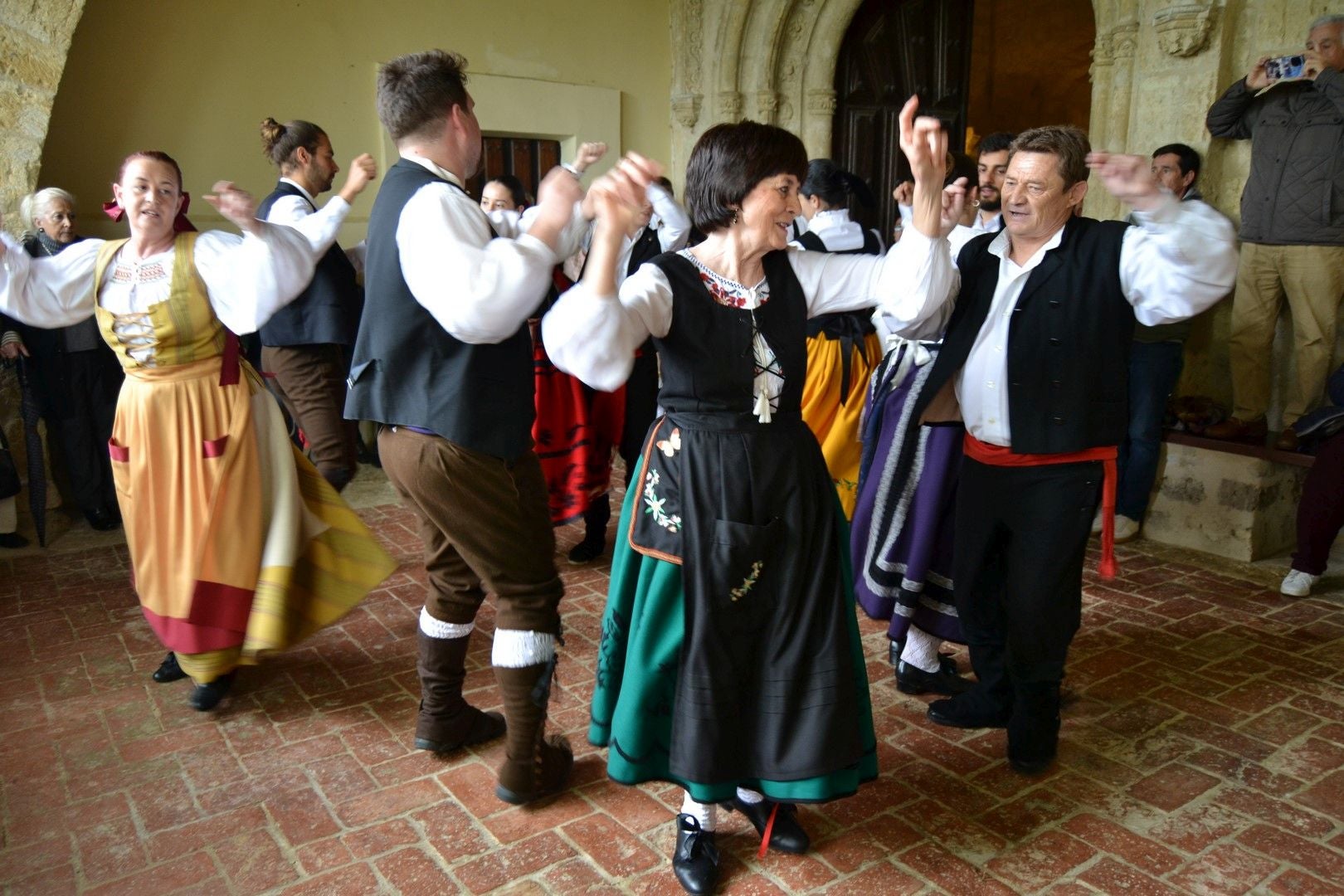 Todos en la ermita de Torre Marte en Astudillo