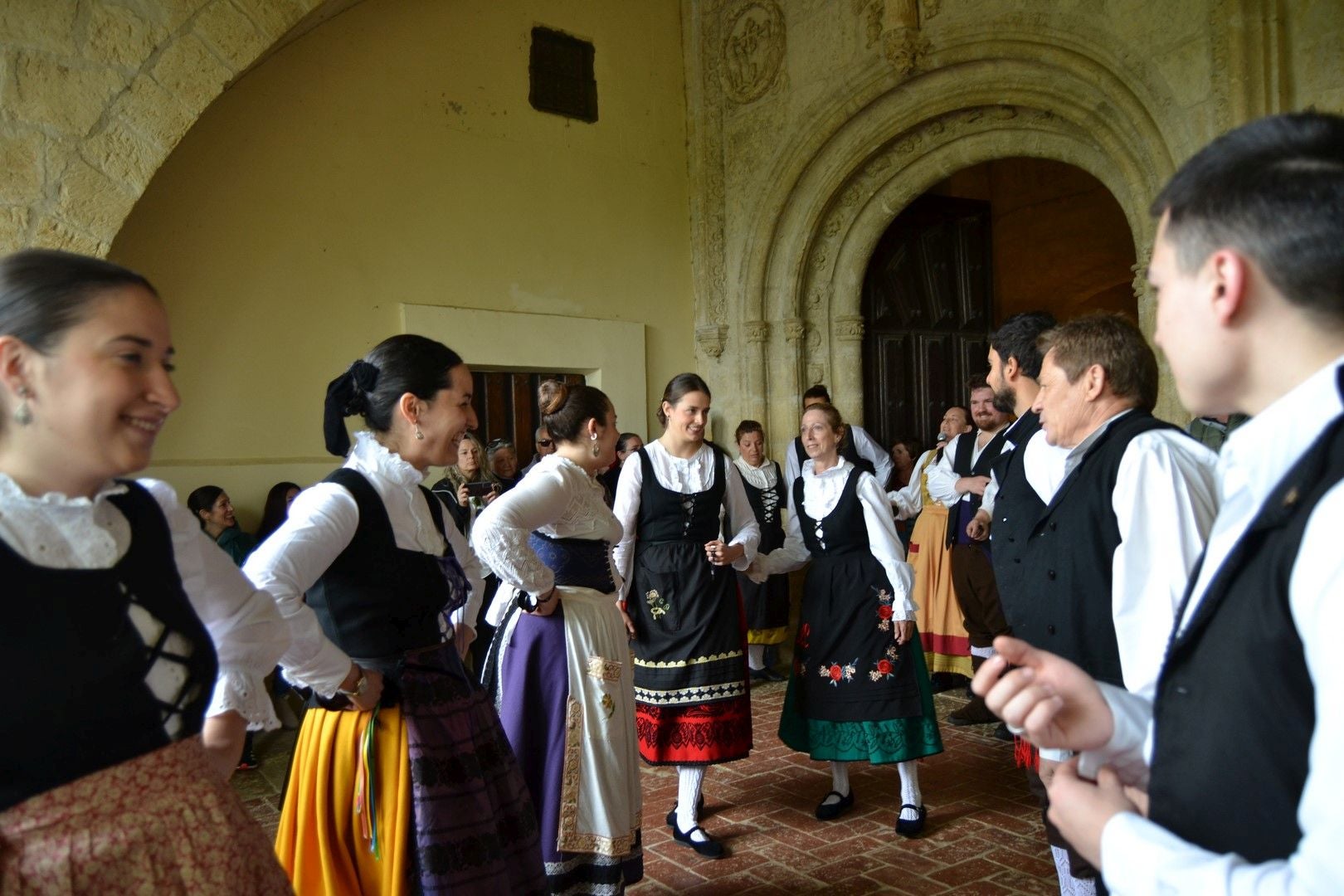 Todos en la ermita de Torre Marte en Astudillo
