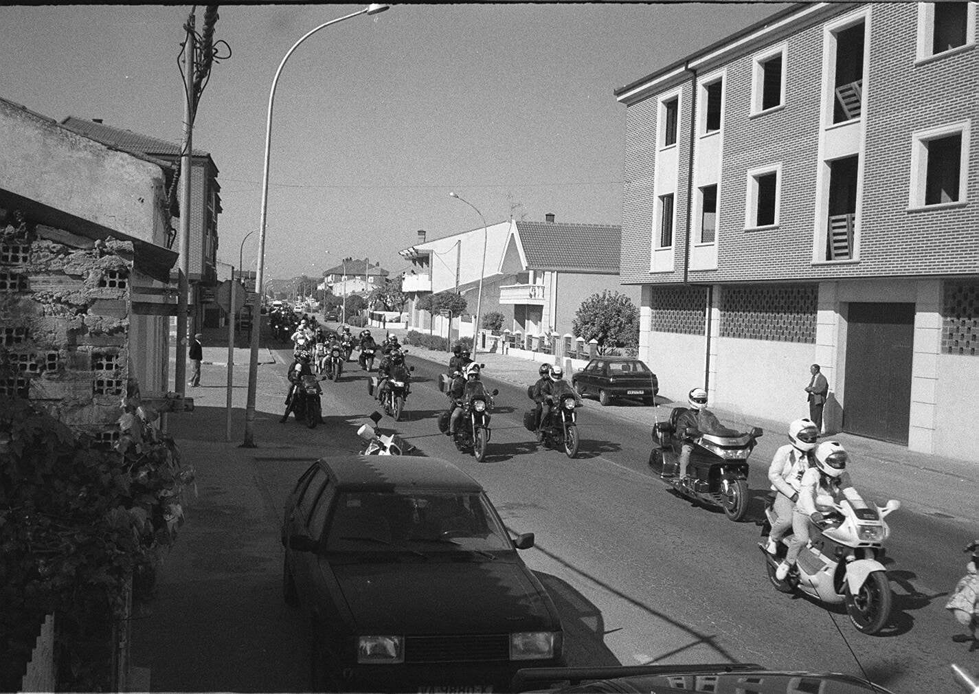 Concentración de motos en Pedrajas. 21 de abril de 1998.