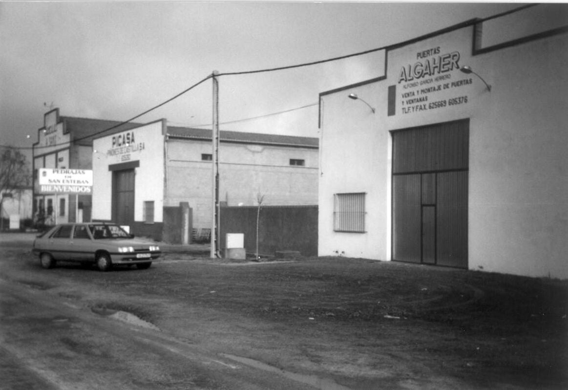 Pie original: «Empresa de conservas vegetales ubicada recientemente en el polígono industrial de Pedrajas». 25 de agosto de 1998. 
