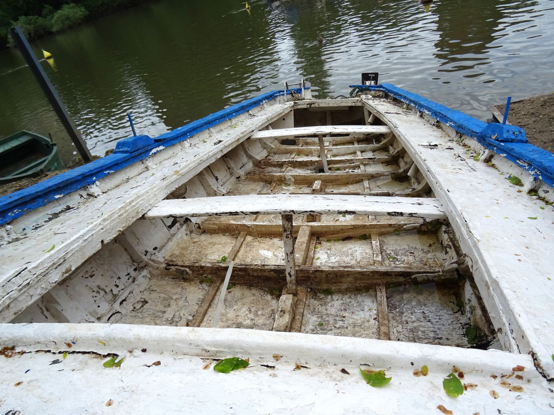 Así está la barca de la Virgen del Carmen