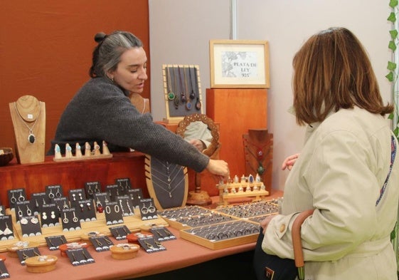 Uno de los puestos de la Feria de Artesanía.