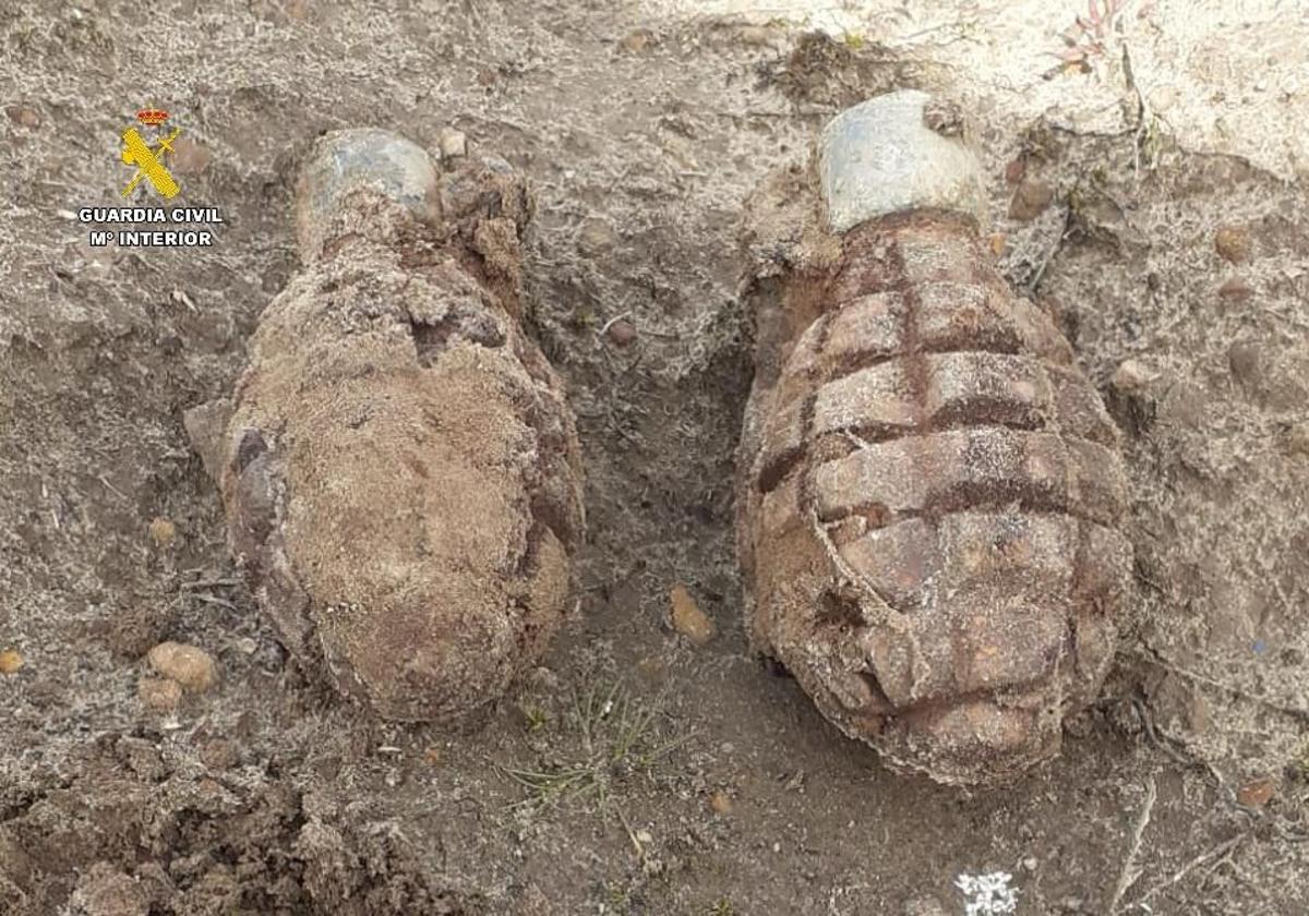 La Guardia Civil detona dos granadas de mano halladas en el monte de Berzosilla