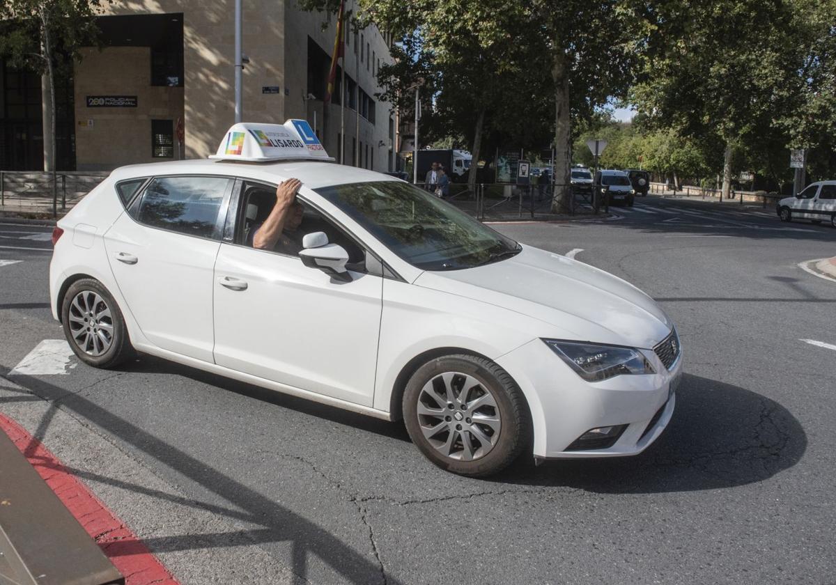 El atasco para poder examinarse del carné de conducir aminora la tasa de aprobados
