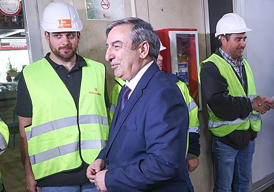 El consejero de Movilidad, José Luis Sanz Merino, este lunes durante una visita a las obras en la estación de autobuses de Valladolid.