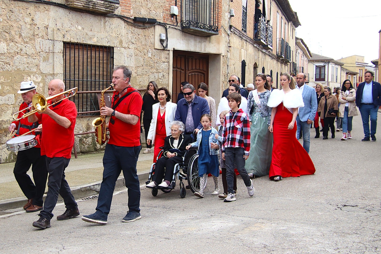 Teresa Mancho Cuadrado, de 93 años, recibe el homenaje de Villabrágima