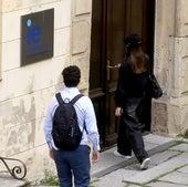 Alumnos internacionales acceden a un centro de estudios en Segovia.