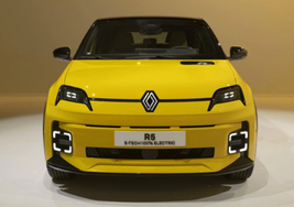 Renault 5 E-Tech eléctrico, el vehículo eléctrico más vendido en España en abril.