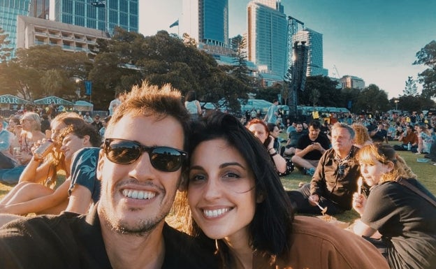 Juan de Uña junto a Cristina, su pareja, en Sidney.