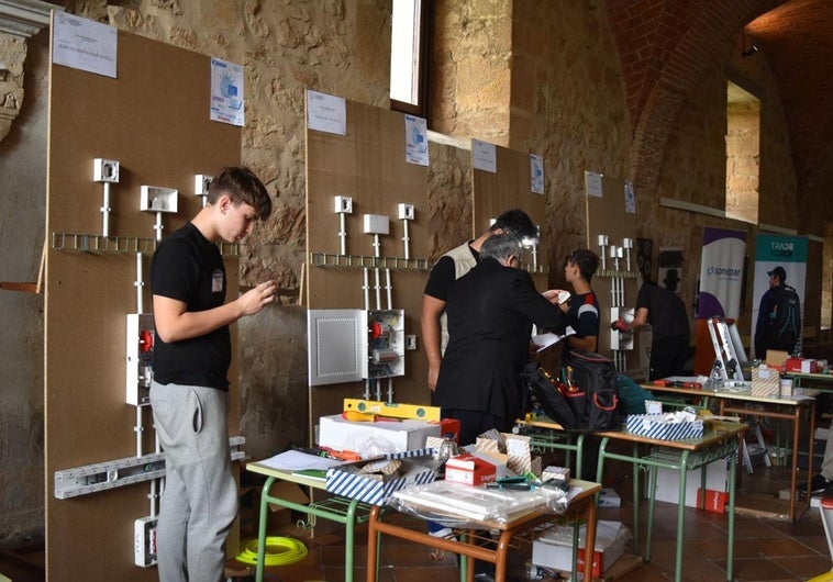 Concurso de sobretensiones, automáticos y tomas de corriente en Aguilar