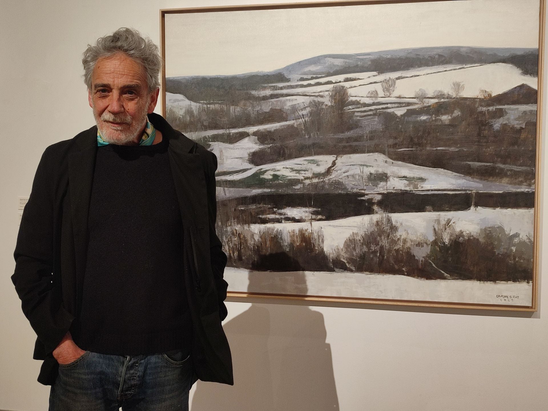 Imagen secundaria 1 - Arriba, paisaje de Delhy Tejero, abajo Carlos García Álix son su obra, a la derecha, vídeo de Marina Núñez.