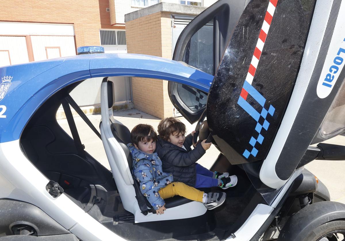 La Policía Local visita la Escuela Infantil Casilda Ordóñez
