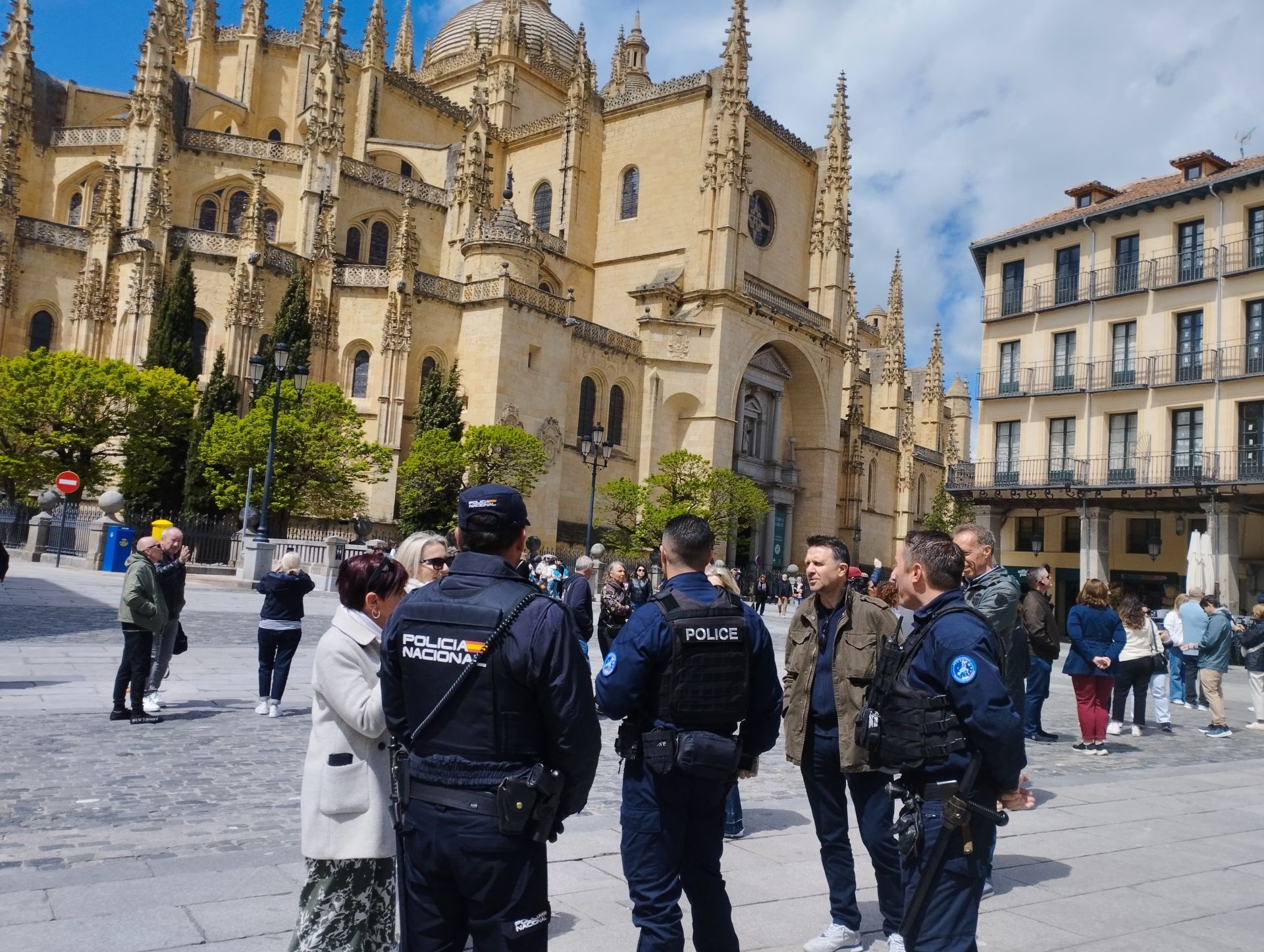 Policías franceses patrullan las calles de Segovia: este es el motivo