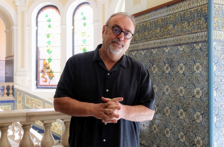 Fernando Rey, en un pasillo de la Facultad de Derecho en Valladolid.