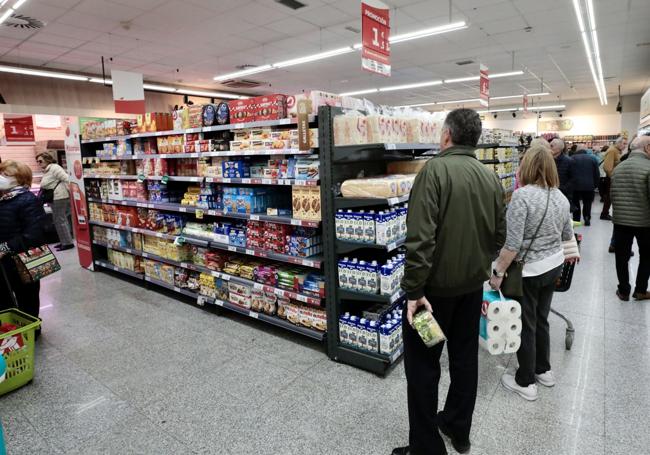 Imagen de archivo del interior de la tienda del paseo de Zorrilla de la capital vallisoletana, donde también habrá ajustes.
