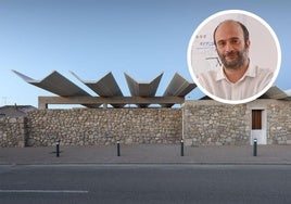 Edificio de las piscinas de Castromonte. En el círculo, Óscar Ares.