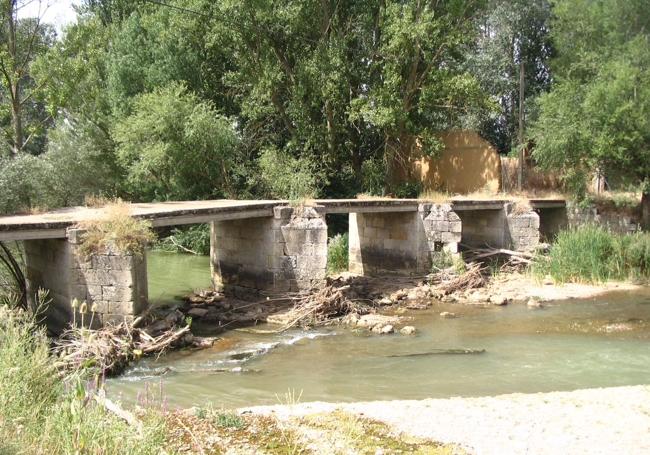 Puente medieval sobre el Cea.